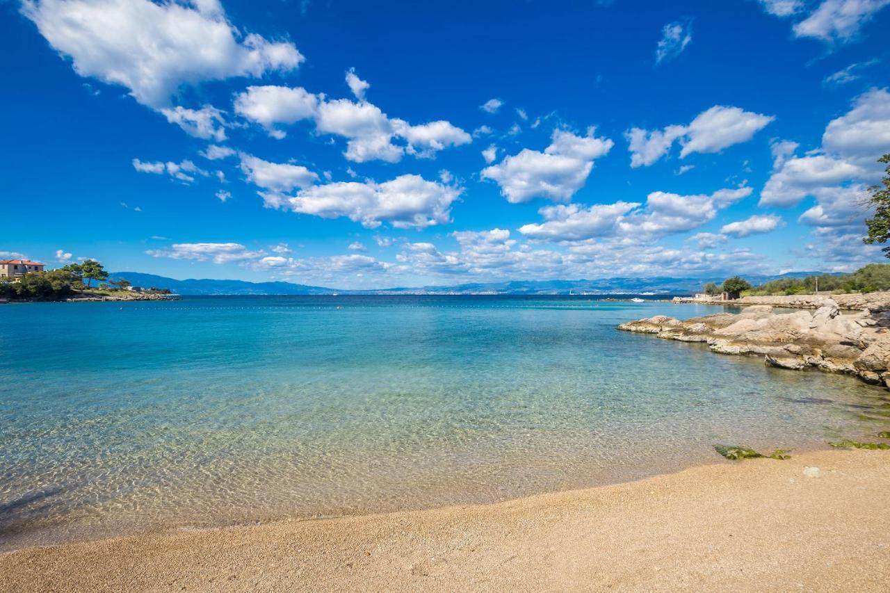 Apartments By The Sea Vantacici, Krk - 5347 Malinska Exterior foto